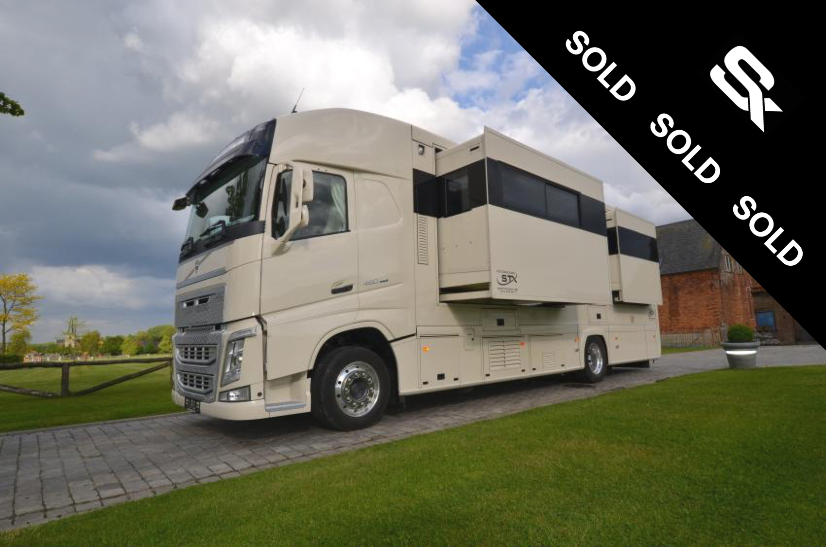 STX Volvo FH - 2 Pop Outs - Motorbike garage - STX Motorhomes