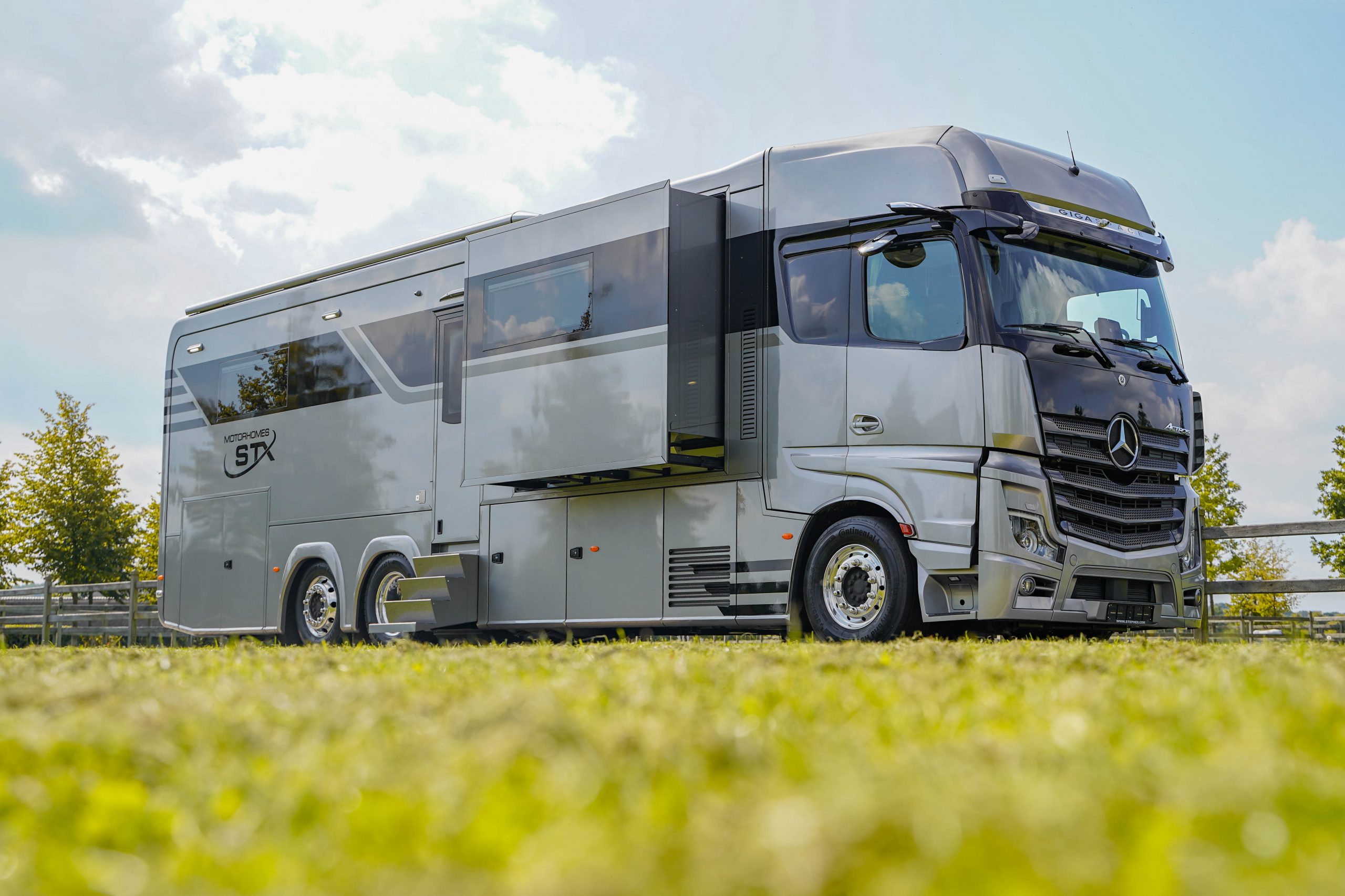 STX Mercedes Actros - 3 Pop-Outs/025 - STX Motorhomes